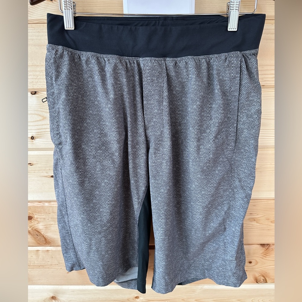 Lululemon Men’s Linerless T.H.E. Shorts Size M Gray